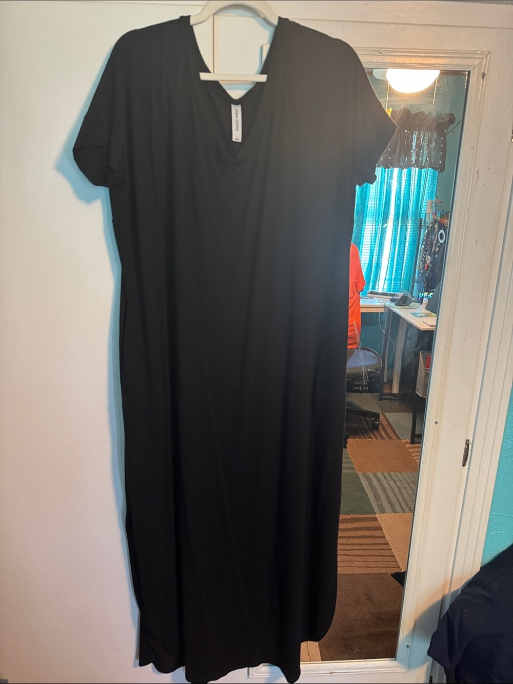 Zenana Outfitters Black Short Sleeve V-Neck Maxi Dress